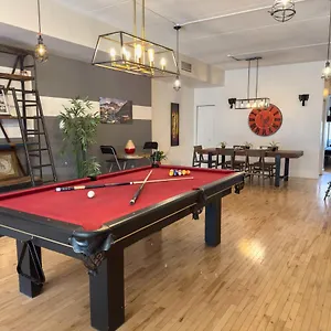 Vibrant 5-bed 5mins To Jarry Metro Montréal